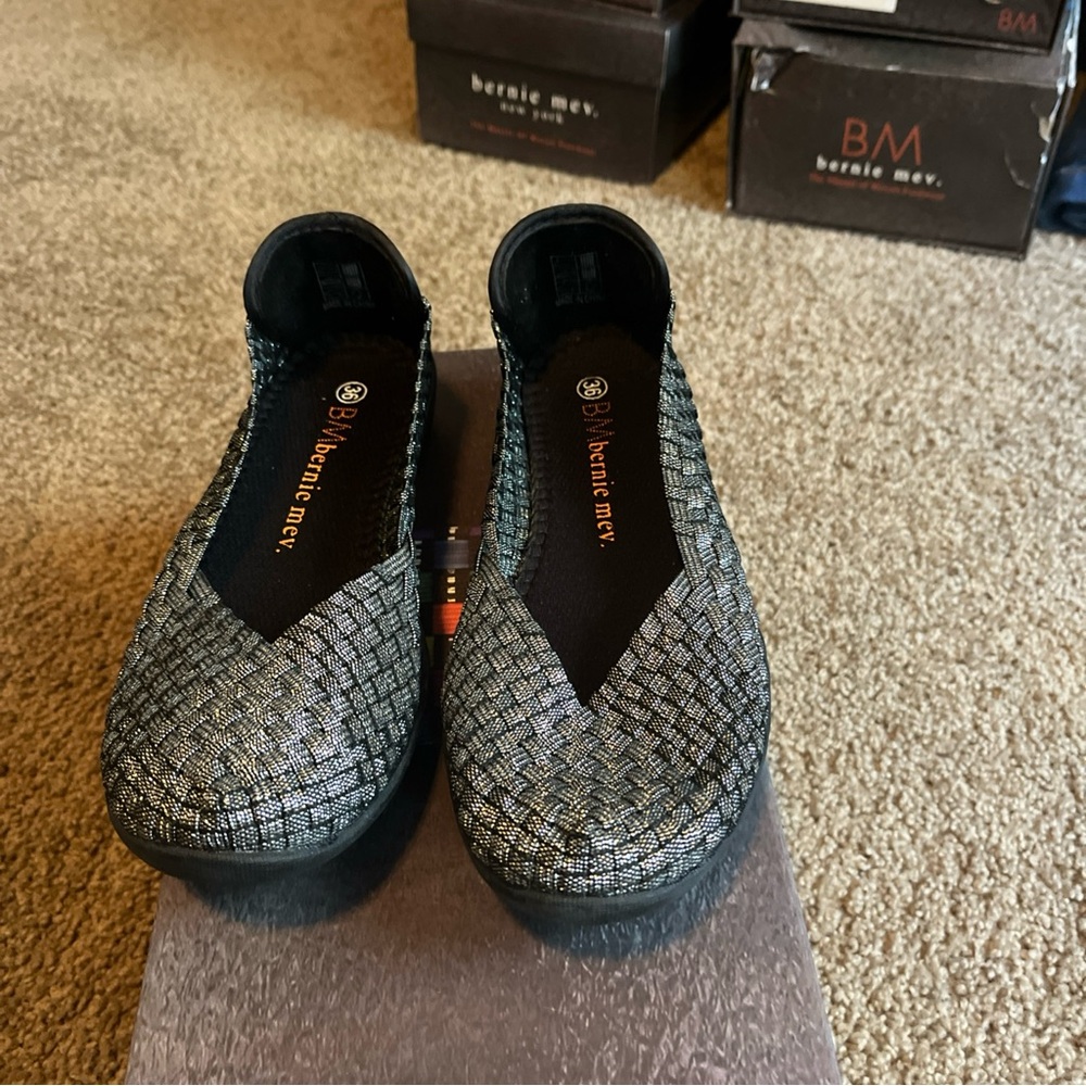 Bernie Mev Black silver shimmer catwalk Woven Flats new in box memory foam